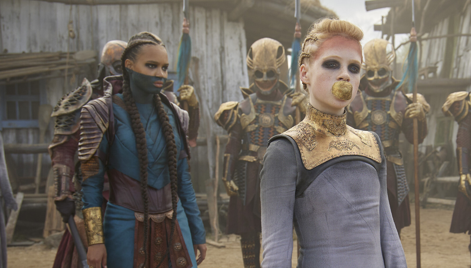 A sul'dam of the Seanchan and her damane in The Wheel of Time