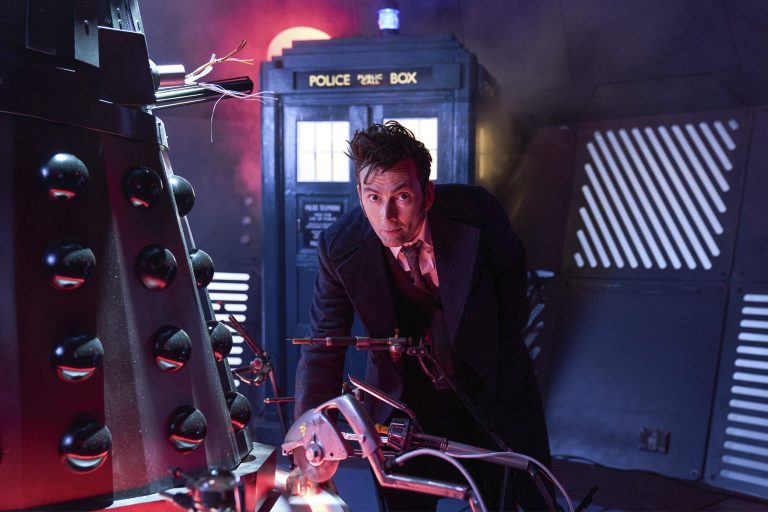 La nouvelle scène de Doctor Who, Children in Need, fait allusion au retour à l&rsquo;histoire classique