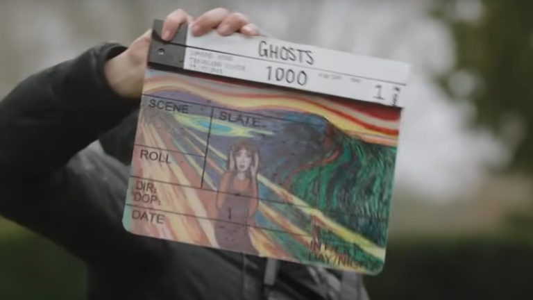 Les bloopers de la saison 5 de Ghosts révèlent des gags amusants en clap