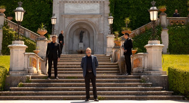 Lift : Jean Reno vit sa meilleure vie dans l&rsquo;arnaque d&rsquo;un emploi italien sur Netflix