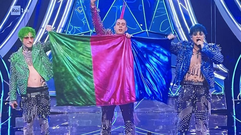 Sanremo 2024, le drapeau de La Sad : « Contre toutes formes de discrimination »