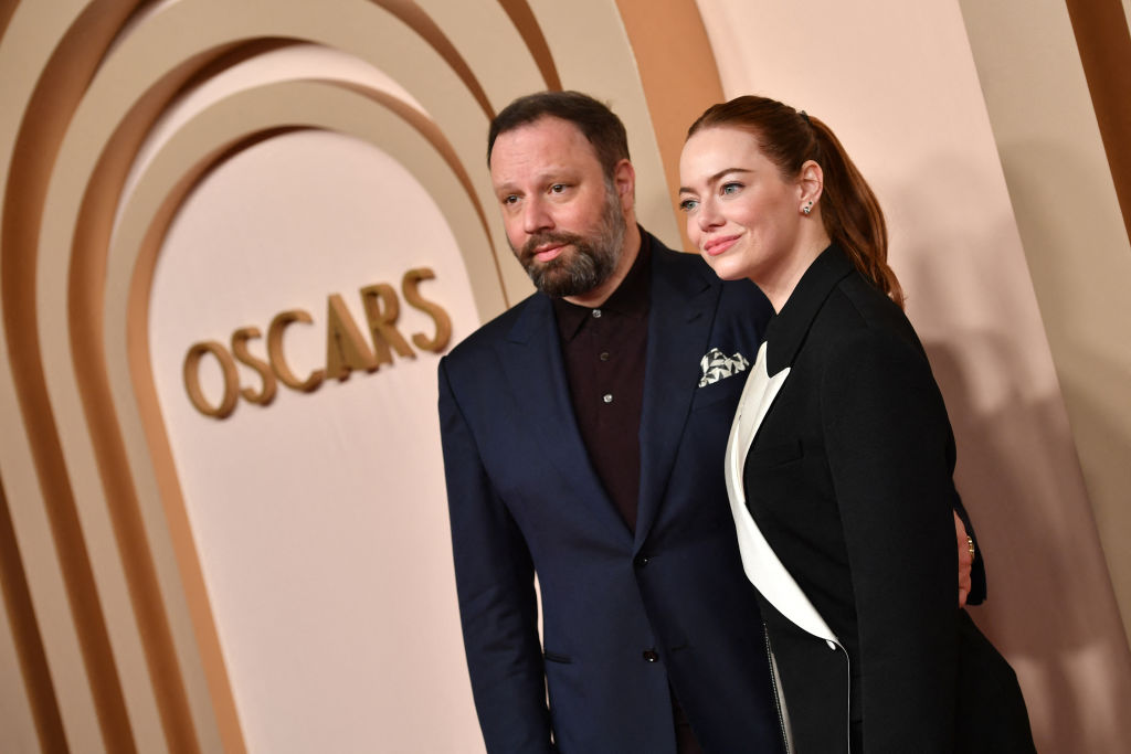 Après Poor Creatures !, Yorgos Lanthimos travaille sur deux nouveaux projets.  Kind of Kindness et le remake de Save the Green Planet arrivent bientôt.