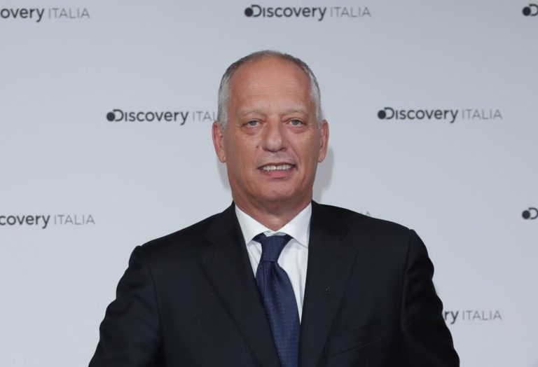 La confession, les avant-premières et les invités du 13 février : le programme de Peter Gomez revient sur Rai 3