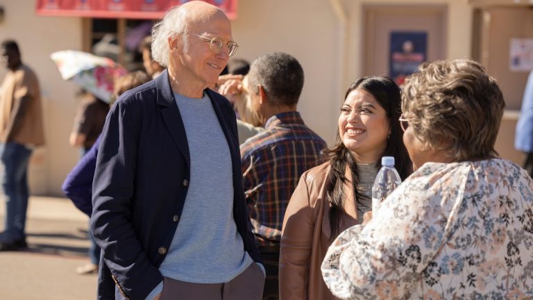 La meilleure blague de la première de la saison 12 de Curb Your Enthusiasm est au générique