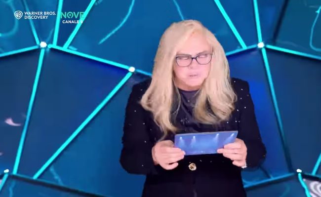 Maurizio Crozza imite Mara Venier et lit une nouvelle déclaration de la Rai sur l&rsquo;affaire Ghali