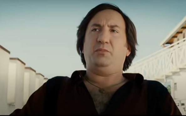 Antonio Albanese est Cetto La Quale dans Qualemente, diffusé samedi 23 mars sur Rai Movie.  Intrigue, casting et curiosités sur la comédie.