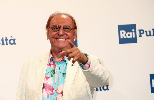 Ce soir 29 février sur Rai 2 Apppresso revient sur la musique de Renzo Arbore.  Avant-premières du programme dédié à la musique italienne.