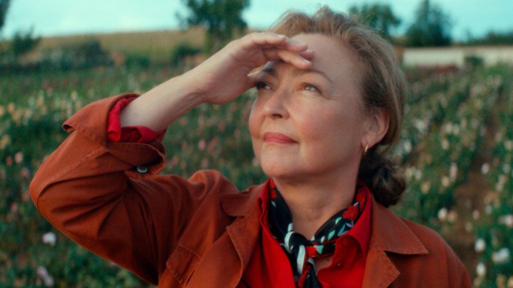 La Dame aux Roses est une production française réalisée par Pierre Pinaud qui a débuté en 2020 : voici l'intrigue, le casting et les curiosités du film avec Catherine Frot.
