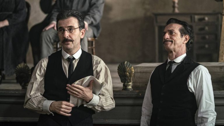 L'étrangeté : intrigue, casting et curiosités sur le film avec Toni Servillo et Ficarra et Picone