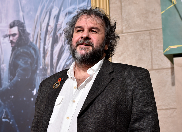 Peter Jackson travaille sur les nouveaux films du Seigneur des Anneaux.  Le premier d’une nouvelle saga sortira en 2026 avec une intrigue inédite.