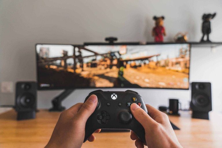 Jeux en ligne : les performances techniques sont-elles meilleures depuis un ordinateur de bureau ou un smartphone ?