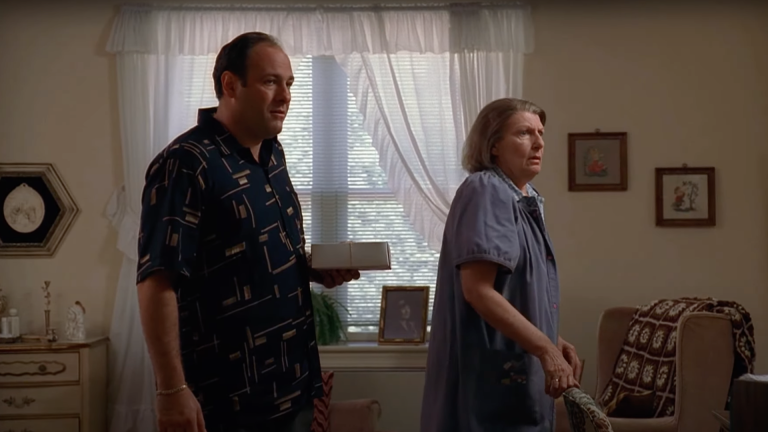 Pourquoi les antihéros de la télévision comme Tony Soprano et Walter White ont-ils toujours des problèmes de maman ?