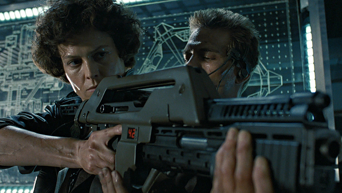 Aliens; Signourney Weaver as Ripley, Michael Biehn as Hicks.