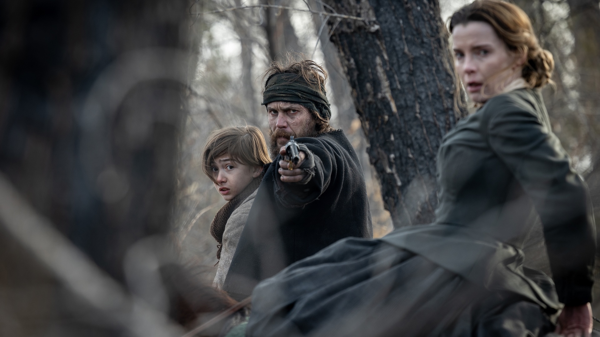 American Primeval : Taylor Kitsch est une star de l'action occidentale dans un nouveau clip sanglant