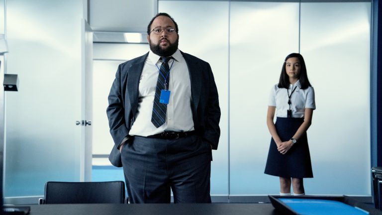 La scène la plus drôle de Severance Season 2 est également un commentaire sur la discrimination de l’emploi