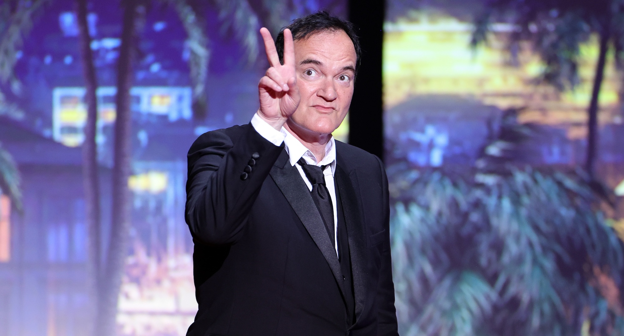 Quentin Tarantino makes peace sign