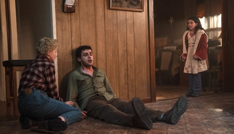 Wolf Man Review: Leigh Whannell transforme le monstre universel en drame familial