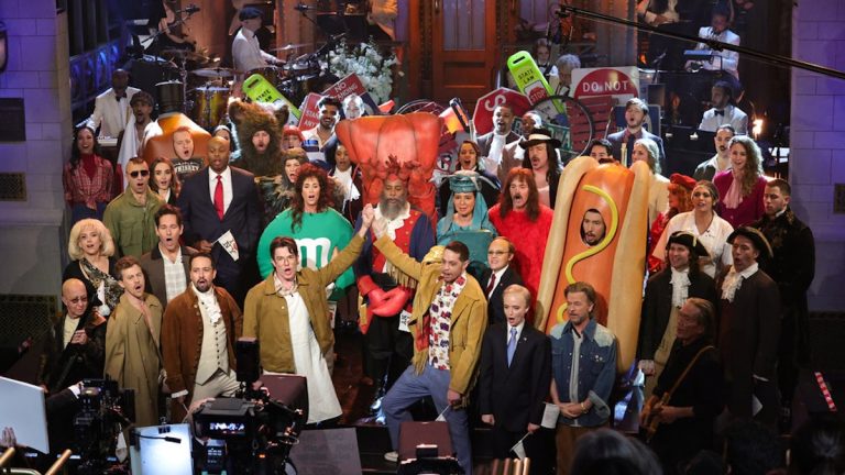 SNL50 a référencé la controverse d&rsquo;hébergement de Saturday Night Live
