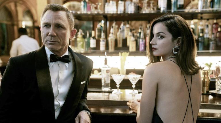 James Bond a de nouveaux producteurs, alors peut-être que nous pouvons arrêter de paniquer