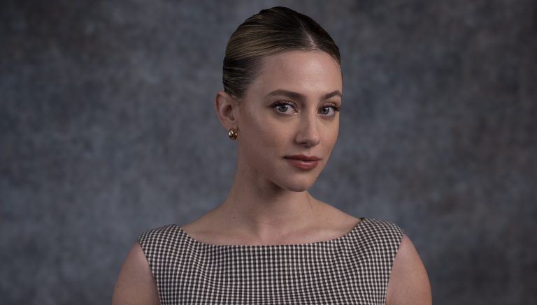 Lili Reinhart révèle que la lecture d&rsquo;un modérateur de contenu a changé sa relation avec les médias sociaux