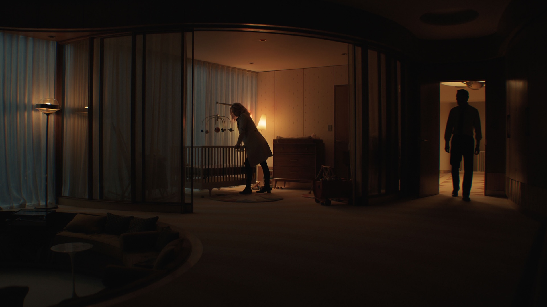 (L-R) Vanessa Kirby as Sue Storm/Invisible Woman and Pedro Pascal as Reed Richards/Mister Fantastic in 20th Century Studios/Marvel Studios' THE FANTASTIC FOUR: FIRST STEPS. Photo courtesy of 20th Century Studios/Marvel Studios. © 2025 20th Century Studios / © and ™ 2025