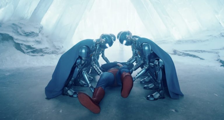 La nouvelle bande-annonce de Superman révèle à quel point les origines de la pulpe James Gunn plongent