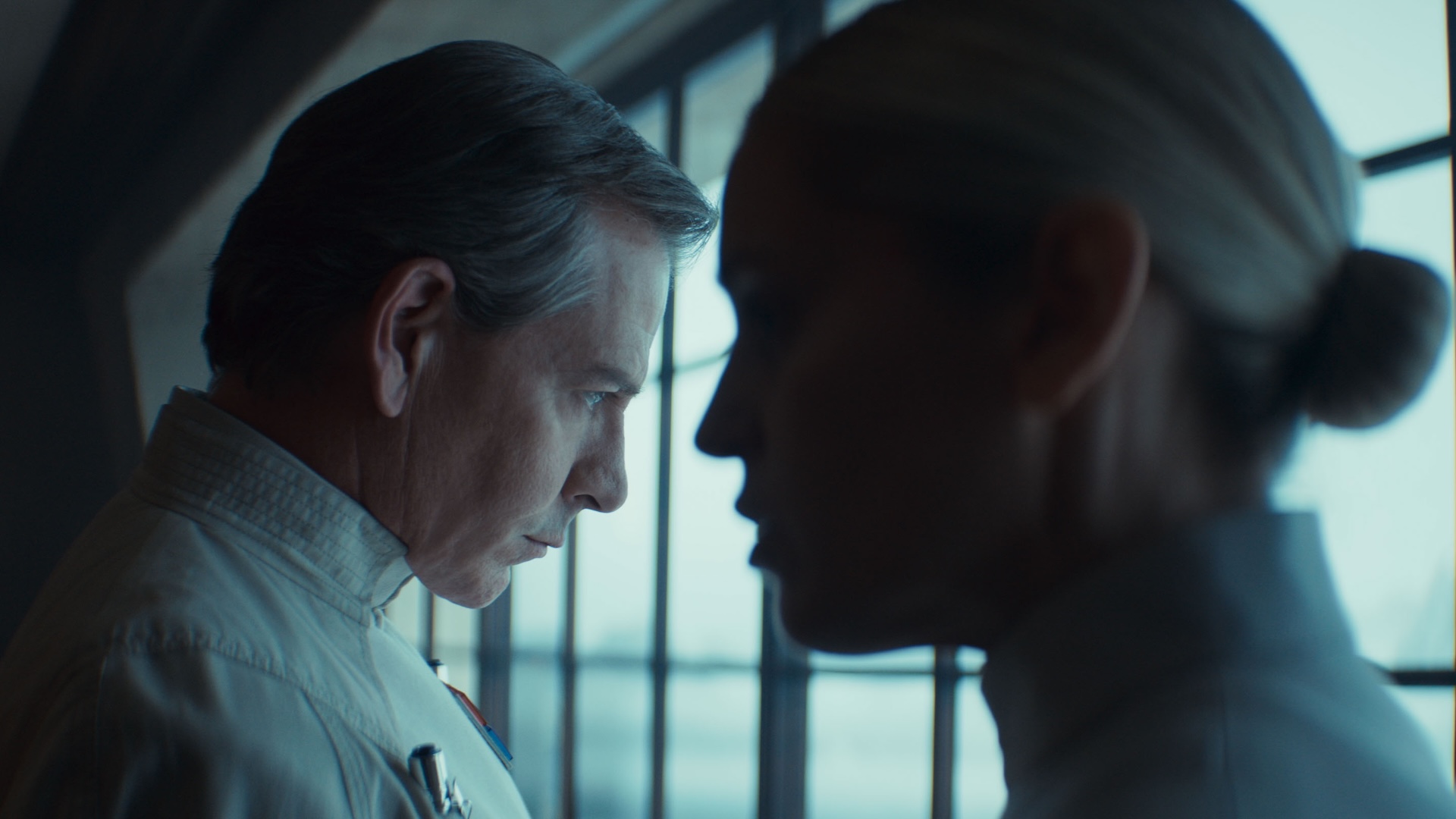 (L-R) Director Orson Krennic (Ben Mendelsohn) and Supervisor Dedra Meero (Denise Gough) in Lucasfilm's ANDOR Season 2, exclusively on Disney+. Photo courtesy of Lucasfilm.