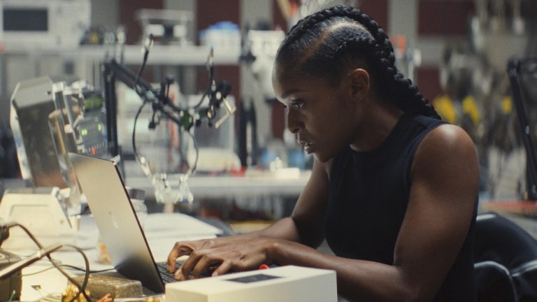 Dominique Thorne d&rsquo;Ironheart en jouant un super génie dans un monde Marvel changeant