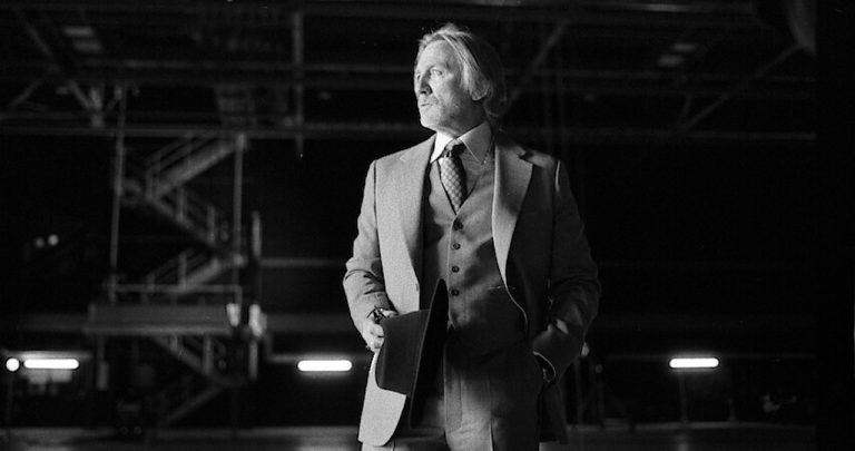 Haunting Song in Wake Up Dead Man Tieler lie avec Coen Brothers et Grim Southern History