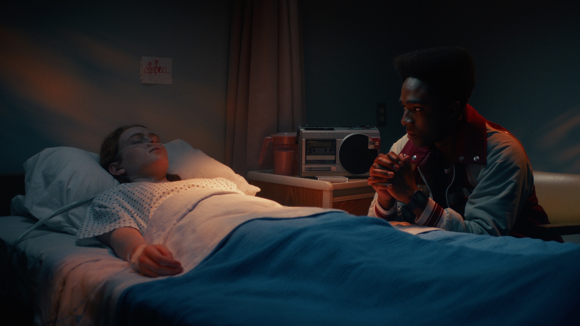 STRANGER THINGS. (L to R) Sadie Sink as Max Mayfield and Caleb McLaughlin as Lucas Sinclair in STRANGER THINGS.