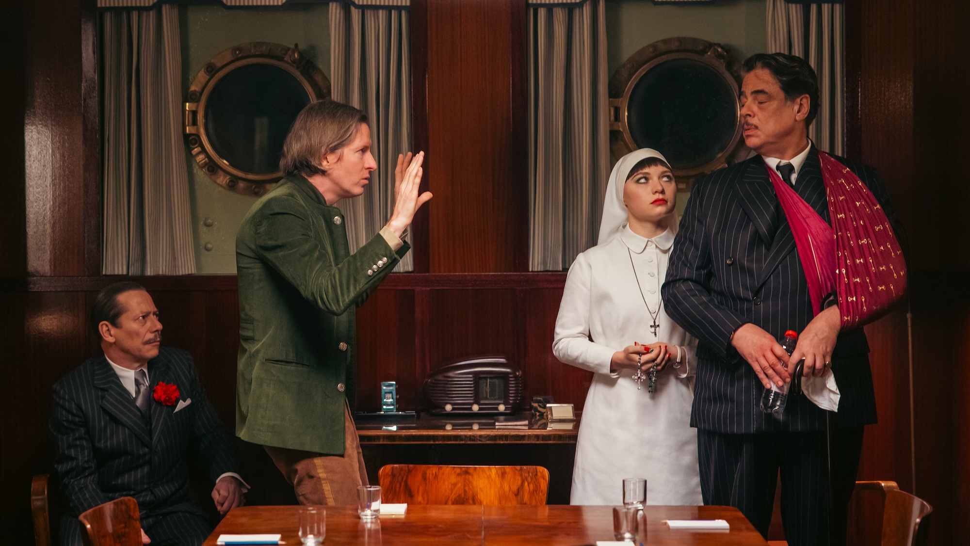 Wes Anderson parle de la paternité, de l'intérêt de faire une comédie musicale et pourquoi il avait Benicio del Toro à canaliser la momie