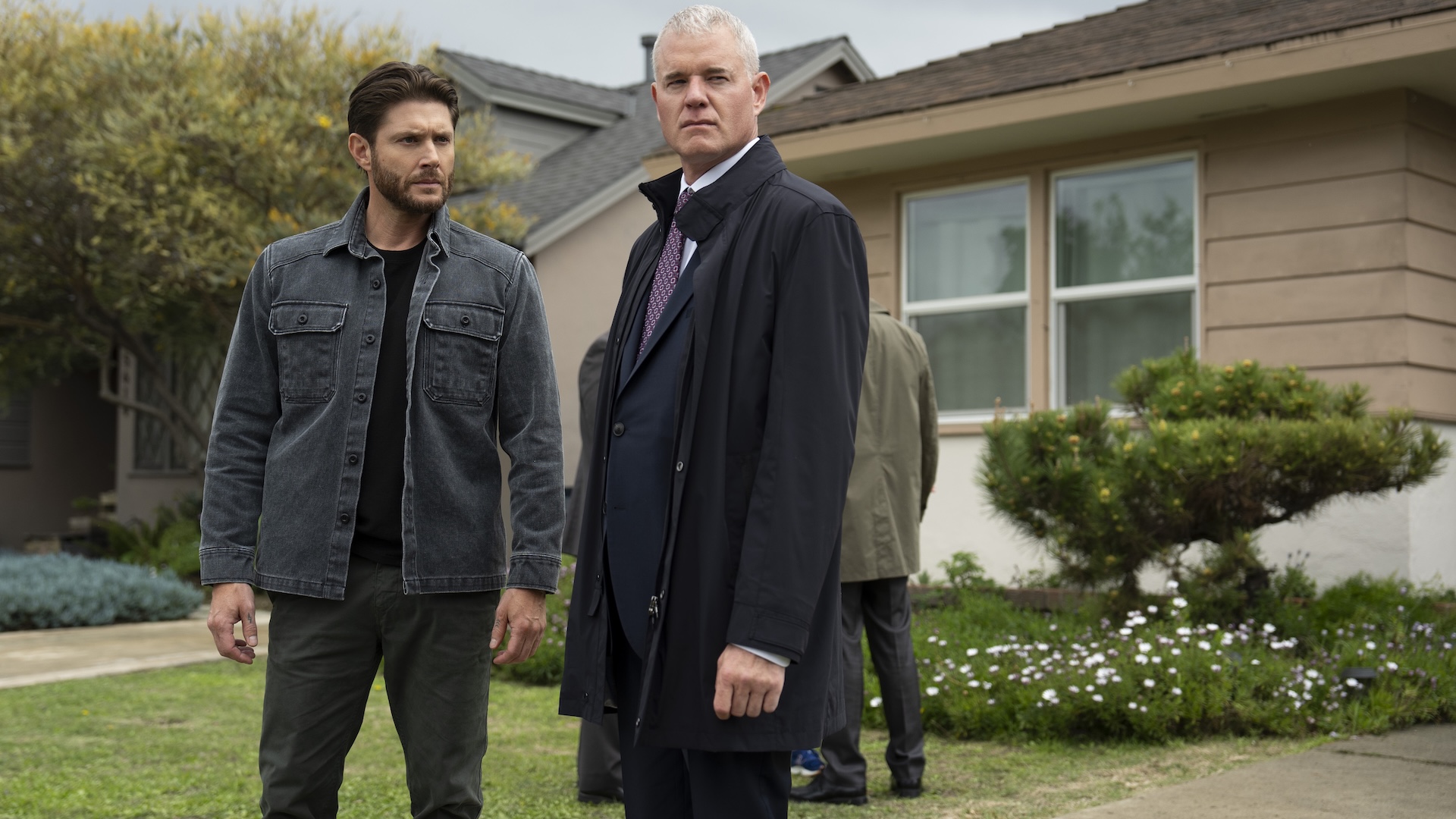 "C'est apparenté à une scène d'amour" - Eric Dane et Jensen Ackles sur l'action de Countdown