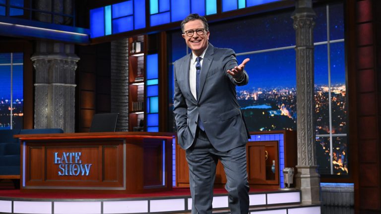 Est-ce que la sortie de Stephen Colbert en fin de soirée en tant que genre?