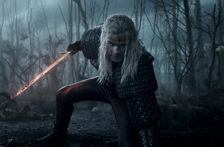 Geralt de Liam Hemsworth va en fait sourire maintenant dans The Witcher