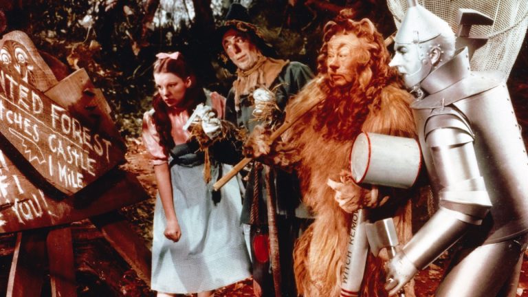 Le méchant réalisateur taquine un grand nom pour le casting de Cowardly Lion