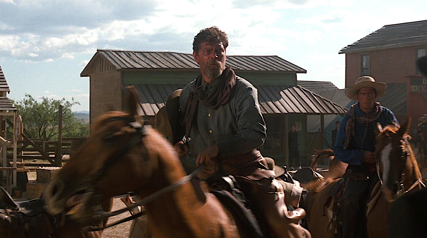 Stephen Lang à propos de la production troublée de Tombstone : Kurt Russell a « refusé de le laisser mourir »