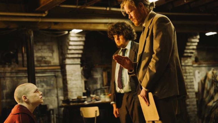 Yorgos Lanthimos défend la fin étrange de Bugonia