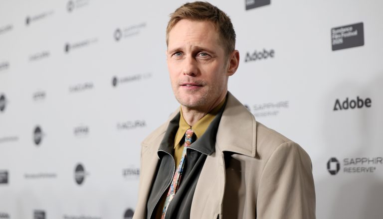 Alexander Skarsgård révèle son rôle d&rsquo;homme en osier sexy qui l&rsquo;a « intimidé » à Sundance