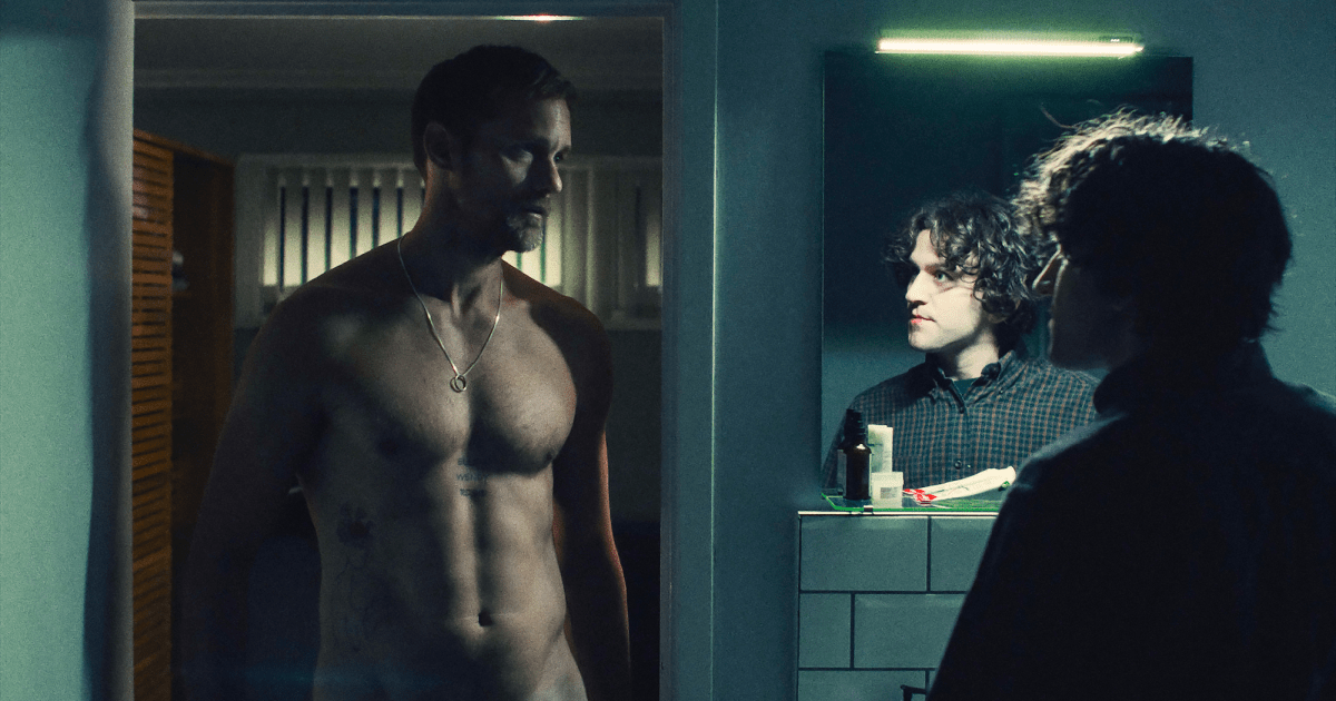 Pillion : Alexander Skarsgård garde l'histoire d'amour BDSM intacte et intacte pour les Américains