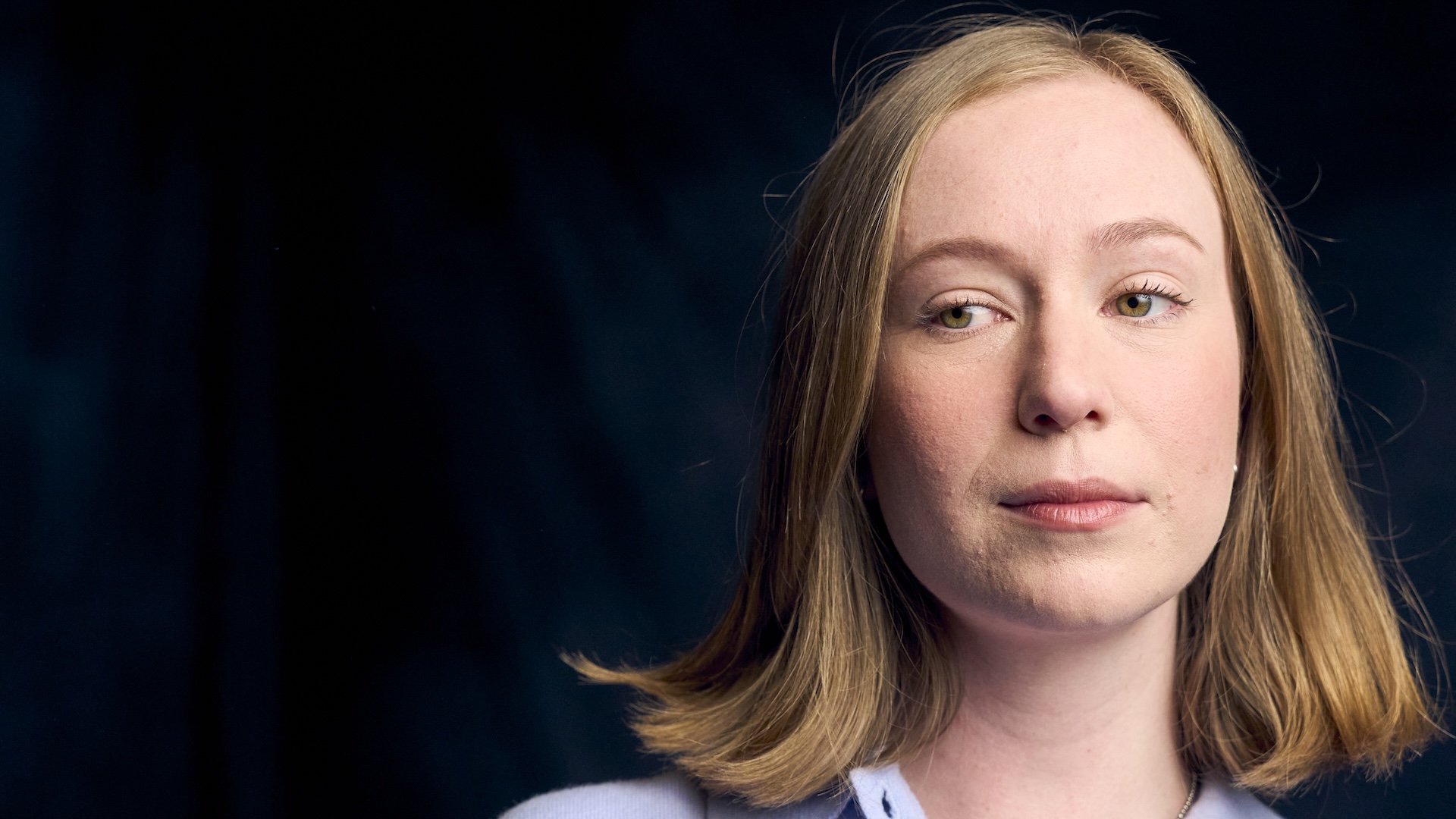 Chercheurs d'amour infini : Hannah Einbinder et Justin Theroux parlent de cultes et d'attouchements inconfortables