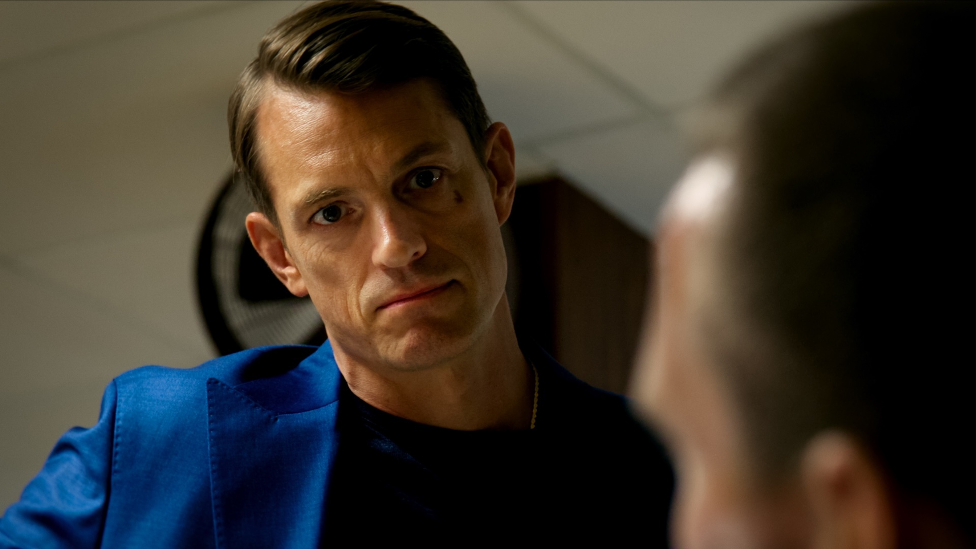 Joel Kinnaman est hors de chaîne dans le trou du détective de Jo Nesbø