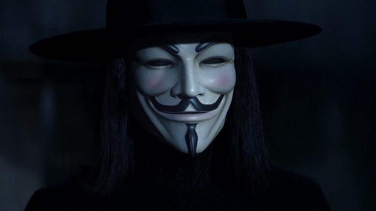 Le réalisateur de V pour Vendetta parle de l&rsquo;espoir et de la pertinence du film 20 ans plus tard