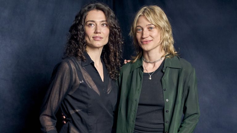 A Labor of Love : Birth is for P*ssies dépeint une expérience humaine « gutturale » avec une bande-son punk