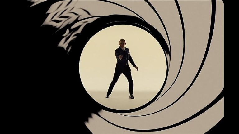 Soderbergh révèle un plan farfelu pour diviser James Bond en deux univers