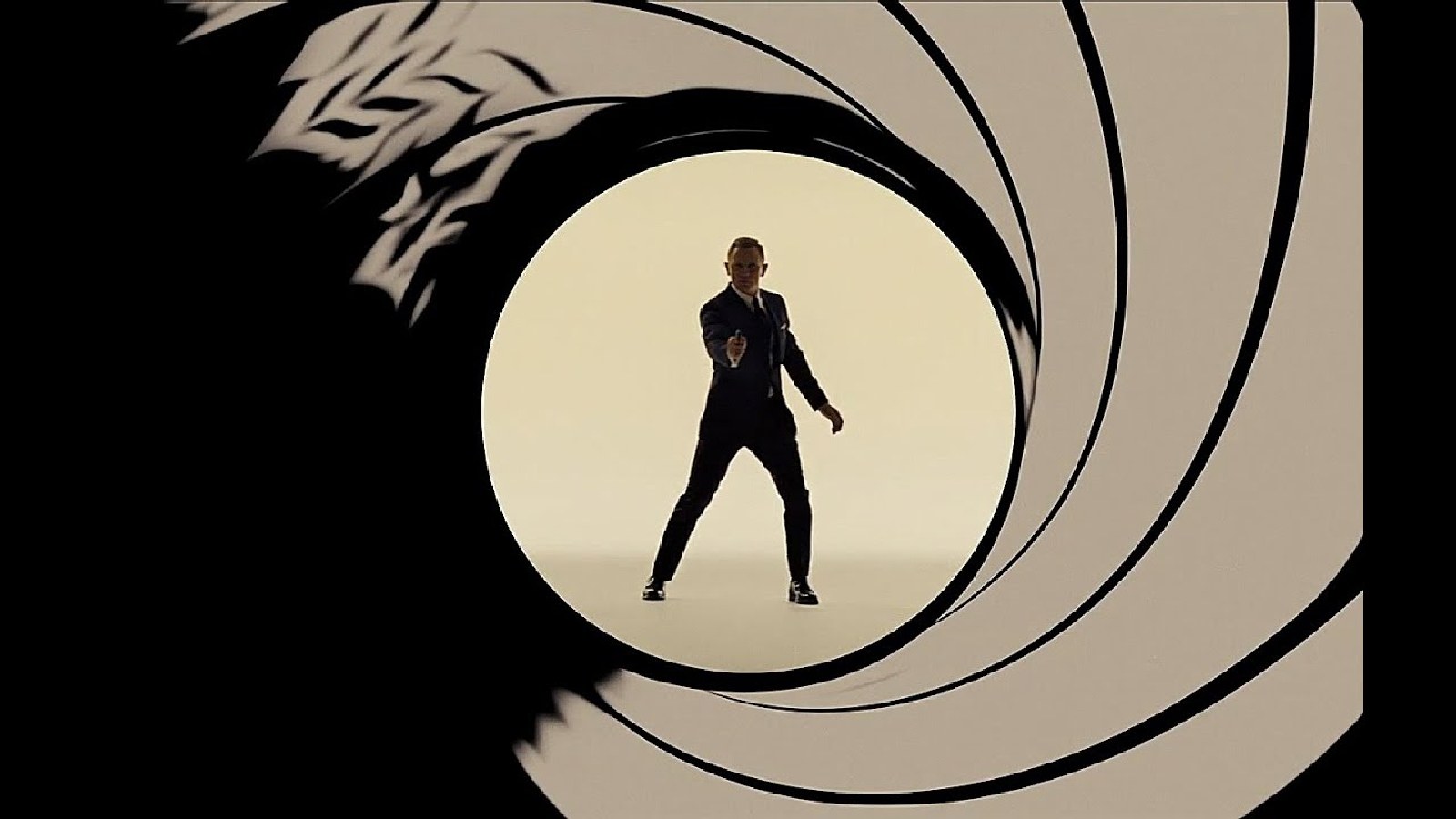 Soderbergh révèle un plan farfelu pour diviser James Bond en deux univers