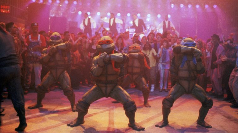 Teenage Mutant Ninja Turtles II est un film idiot de super-héros pour enfants, et c&rsquo;est toujours bien