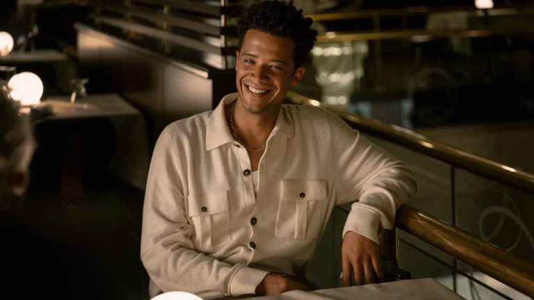 Jacob Anderson s'est amusé avec le "Le côté plus bitchier » de Louis dans The Vampire Lestat
