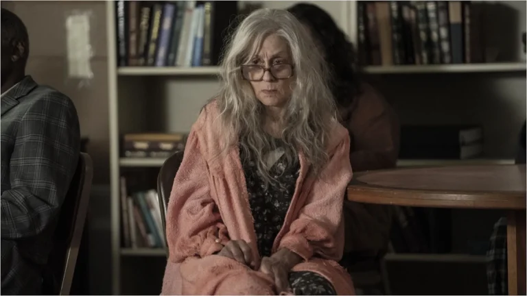 Judith Light brise la décision tragique de Dorry sur The Terror: Devil in Silver
