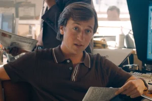 Les fans étranges de DC se réjouissent alors que James Gunn confirme la co-star de Gorilla pour Jimmy Olsen Show