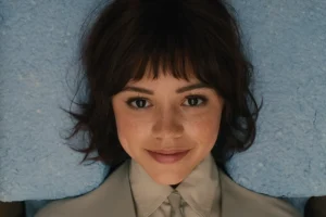 Bande-annonce de Klara et le Soleil : La reine des cris Jenna Ortega s&rsquo;essaye à la science-fiction dans le film retardé de Taika Waititi
